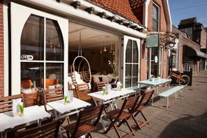 View from the outside at ECHT in Alkmaar