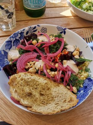 Bulgur Bowl with beetroot and tahini sauce at ECHT in Bergen