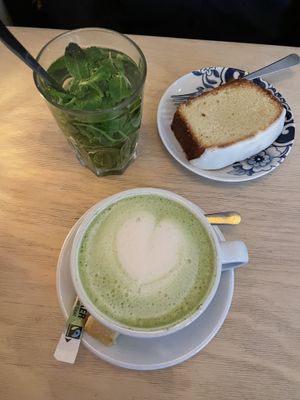 Good matcha latte with plant based milk  at ECHT in Bergen