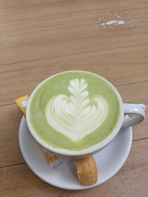 Matcha latte met Sproud at ECHT in Bergen