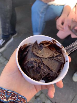 Vegan dark chocolate ice cream (small 1,5€, big 2,2€). Photo by: Eva M. on Facebook at Kavarna Astoria in Maribor