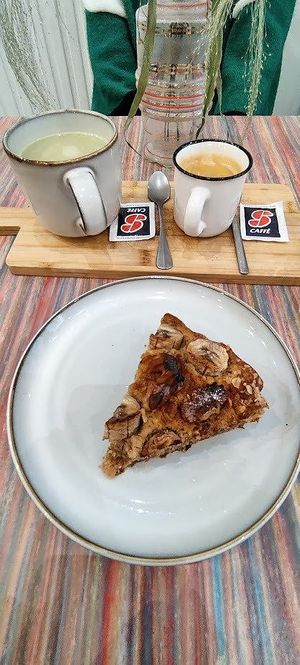 Vegan banana cake at Yummy Bowl in Brussels