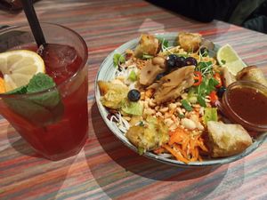 Home iced tea and rice vermicelli bowl at Yummy Bowl in Brussels