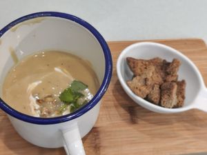 Vegan soup with croutons at Yummy Bowl in Brussels