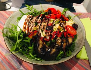 Pretty bowl at Yummy Bowl in Brussels