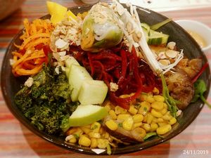 Sunny Bowl...vegan and excellent  ! at Yummy Bowl in Brussels