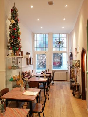 Beauty place to eat very good... at Yummy Bowl in Brussels