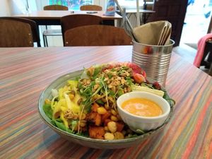 Sunny Bowl (vegan) at Yummy Bowl in Brussels