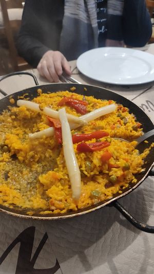Paella riquísima pero tardo mucho en llegar. at La Teya in Pola De Siero
