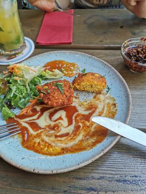 Starter lentil patties at Sigiriya in Berlin