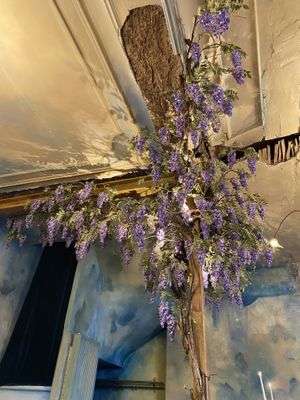 Dreamy flowers inside at Epiphany's Kitchen in Ghent