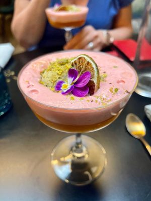 Gradina Secreta - Champagne sabayon op een bedje van rabarber coulis en pistache ijs at Epiphany's Kitchen in Ghent