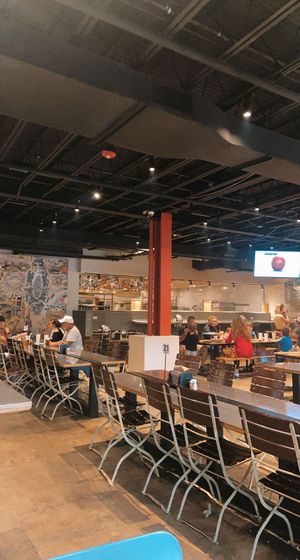 interior at Lazy Moon Pizza - Colonial Dr in Orlando