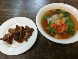 Kimchi Stinky Tofu and mock meat (beef) at Tiān Yuán XiǎoChī in New Taipei City