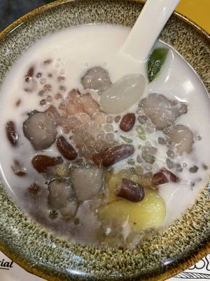 Traditional Mixed bowl 20.000  at Little Bowl in Hanoi