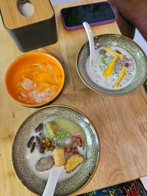 Traditional and Thai mix bowls at Little Bowl in Hanoi