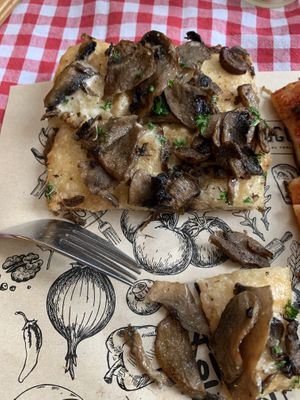 Mushroom truffle, vegan pizza at Sugo Pizza Al Taglio in Eindhoven