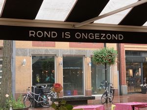 Looking outside at Sugo Pizza Al Taglio in Eindhoven