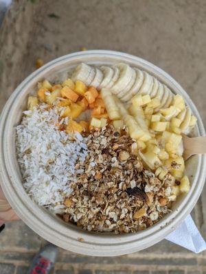 Smoothie bowl at Cruising Smoothly in Weligama