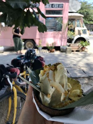 Island Breeze Bowl at Cruising Smoothly in Weligama