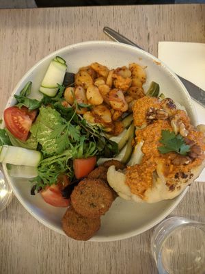 Falafel bowl - tasty cauliflower & beans at Sister of Soul in Richmond