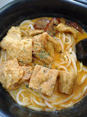 Laksa $5 at V4Vegetarian 無極齋 in West Singapore