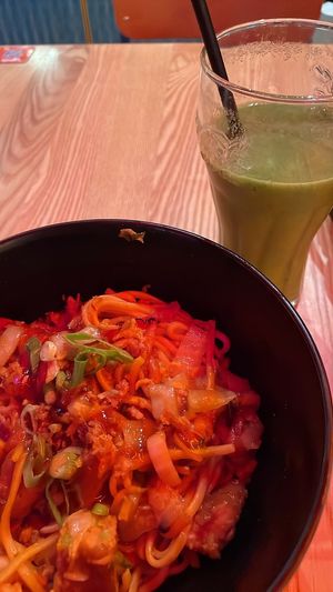 Sticky Quorn Stirfry and Avo Go Go smoothie  at LHR - Giraffe - T3 in West London