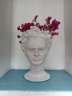 Frida Kahlo bust at Orgánico in Merida