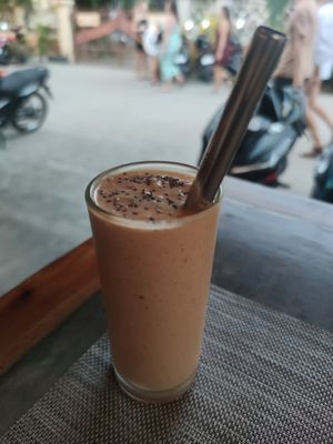 Banana chocolate smoothie at Smooth Cafe in Moalboal