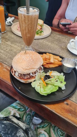 Vegan "pulled pork" burger at Smooth Cafe in Moalboal