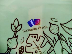 Podem achar informação nas suas redes sociais at Semente - Art - Coffee & Plant Based Food in Braga
