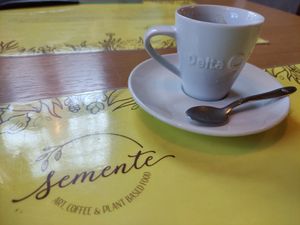 Por suposto... bom expresso! at Semente - Art - Coffee & Plant Based Food in Braga