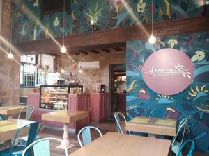 Ambiente at Semente - Art - Coffee & Plant Based Food in Braga