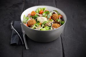 Rock The Casbah : Salades mélangées, falafels, tomates cerises, aubergines grillées, houmous citron_-_coriandre, oignons rouges, coriandre, menthe, sauce balsamique. at Ninkasi - La Doua in Villeurbanne