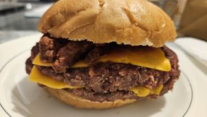 Doble cheese vagon at TweeSwips in Mallorca