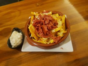 Bacon and cheese potatoes with vegan mayo at TweeSwips in Mallorca
