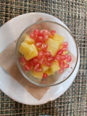 Abacaxi com romã at Local in Lisbon