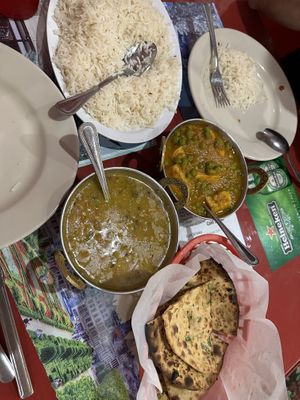 Vegan Turks Dal Fry  and Vegan Matar Tofu with rice and vegan garlic roti 🫓   at India Taj Palace in San Antonio