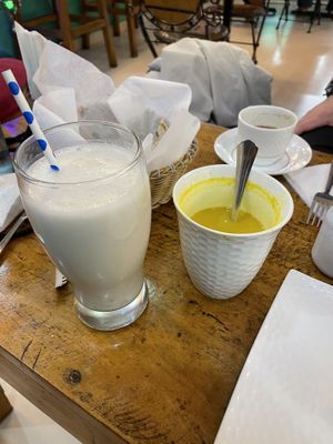 Banana shake w almond milk (⚠️might have cross contamination 🥜) 6/10 and golden milk 7/10  at Aadha-Aadha Café in Varanasi