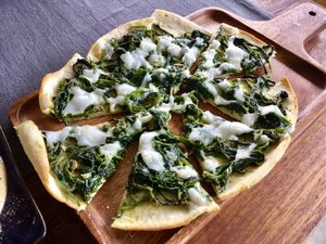 Flatbread with spinach, pesto and vegan mozzarella at Gecko Republic Jungle Cafe in Koh Tao