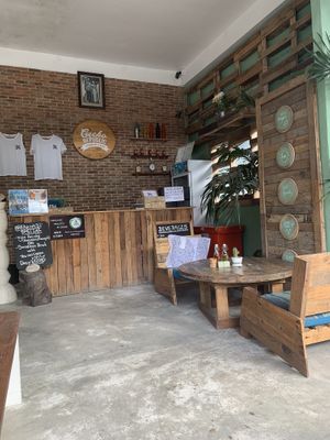 Vibe at Gecko Republic Jungle Cafe in Koh Tao