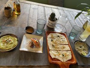 Tapas with flat bread at Gecko Republic Jungle Cafe in Koh Tao