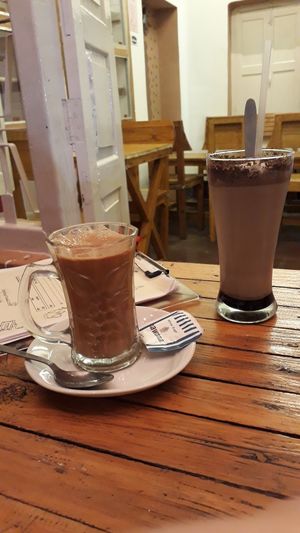 Massala tea and oreo milk shake with soy milk at Mark's Cafe in Varanasi