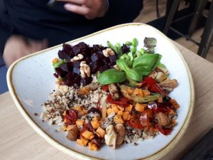Veggie Buddha Bowl (vegan version) at Dean & David - Osakaallee in Hamburg