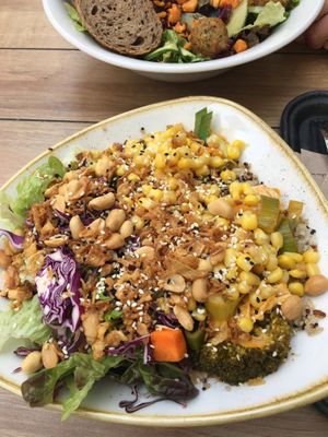 “Red Curry” wasn’t what I expected, but tasty at Dean & David - Osakaallee in Hamburg