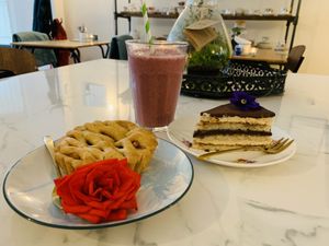 Apple pie, tiramisu  at Fast & Vegan in The Hague