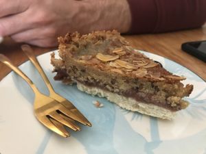 Engelse bakewell taart  at Fast & Vegan in The Hague