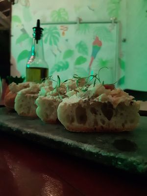 Ciabata com alcachofra at Quincho Cozinha & Coquetelari in Sao Paulo