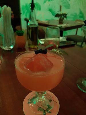 Drink com grapefruit at Quincho Cozinha & Coquetelari in Sao Paulo