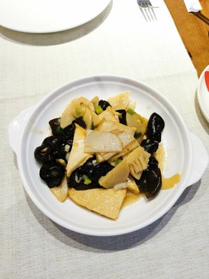 Bamboo shoots and wood ear mushrooms w tofu at Yi Wei Chinese Art in Genoa